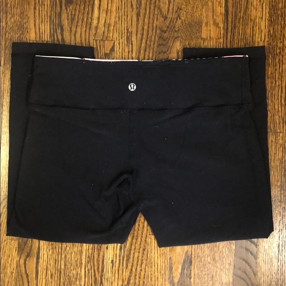 Size 10 lululemon cropped leggings - Picture 3 of 3